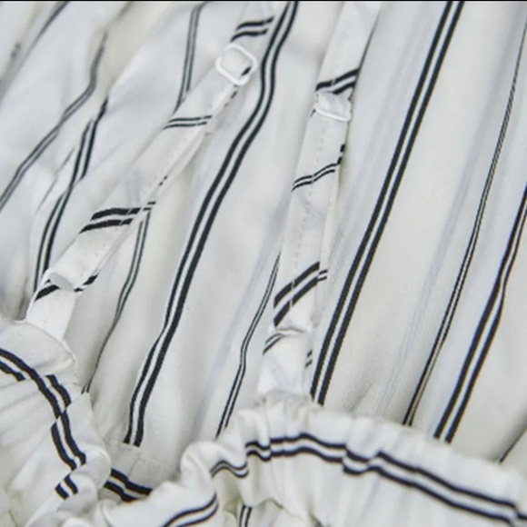 💮White and Black Stripe Jumpsuit - Picture 4 of 8